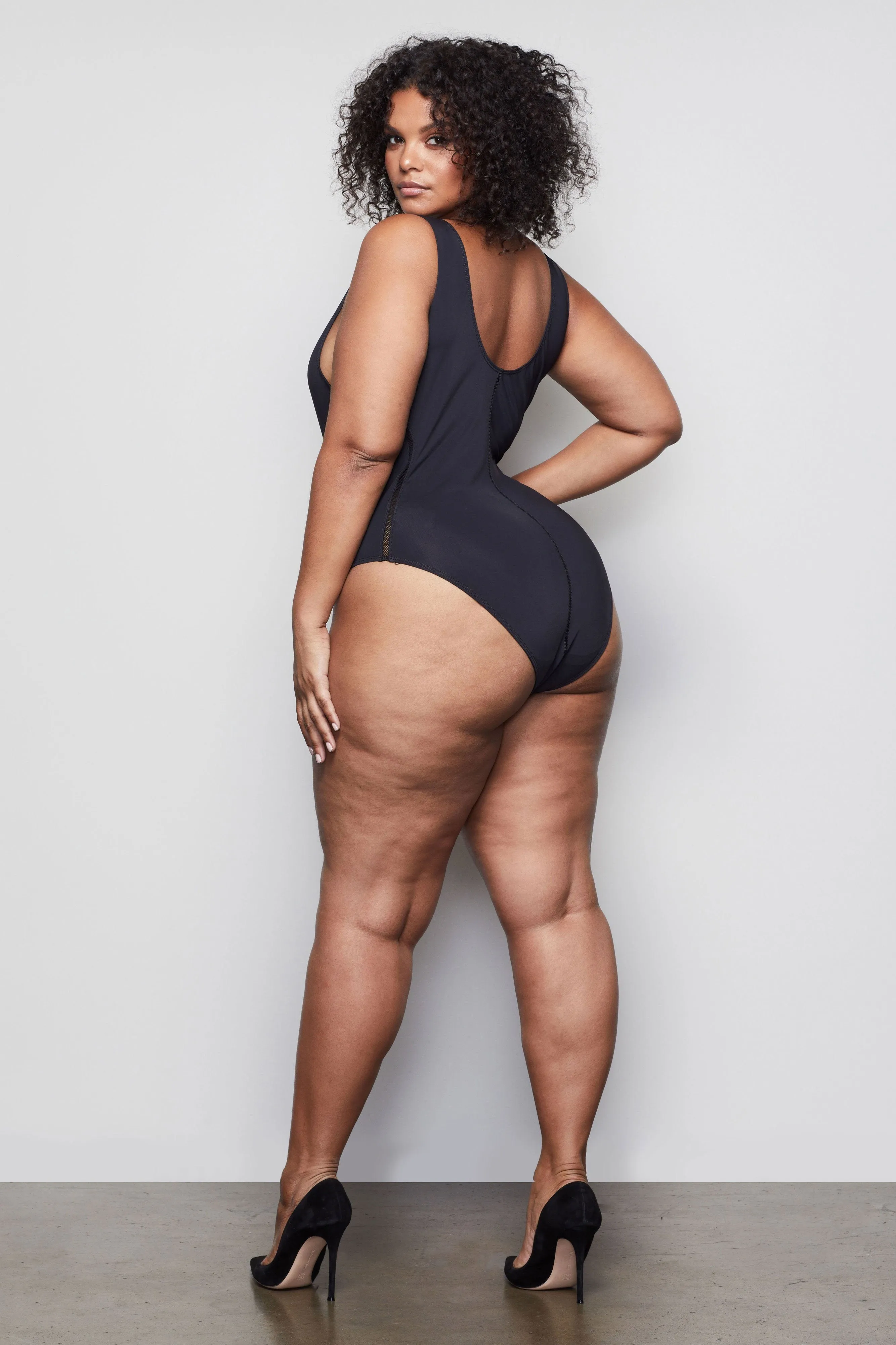 COMPRESSION TANK BODY | BLACK001